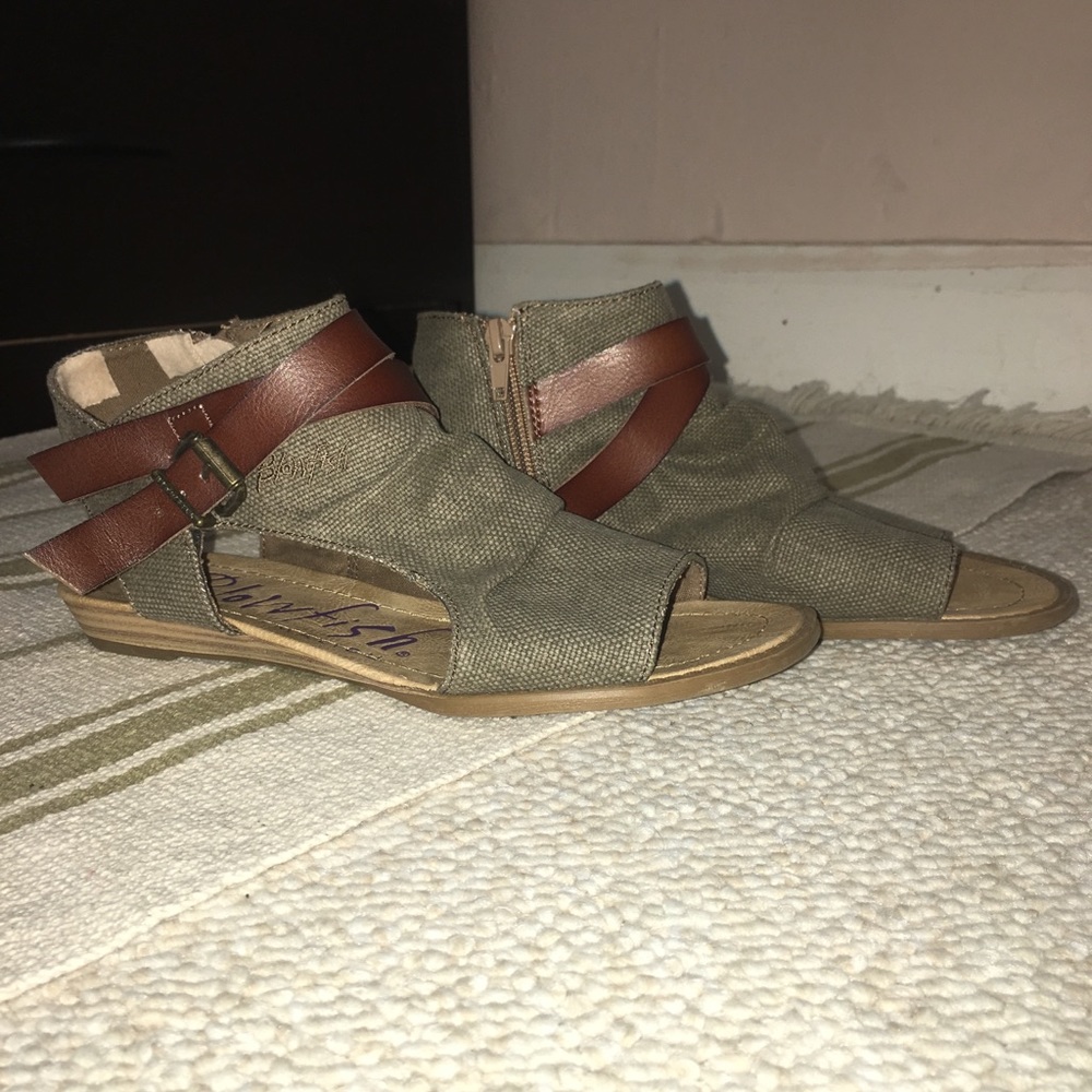 Blowfish green canvas sandals! Worn once!